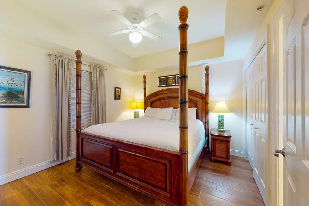 Lovely beachfront condo with Gulf views, pool & gym - steps to Pier Park