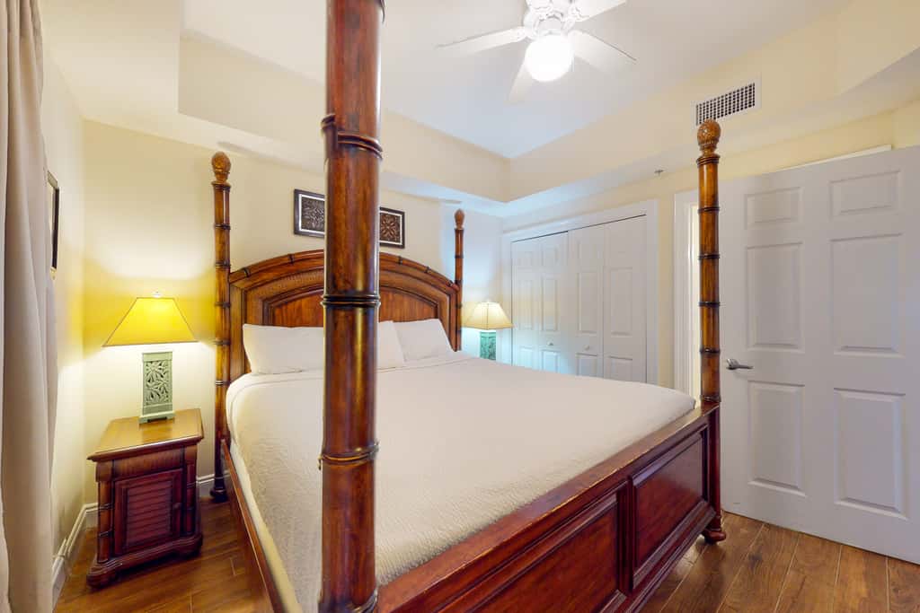 Lovely beachfront condo with Gulf views, pool & gym - steps to Pier Park