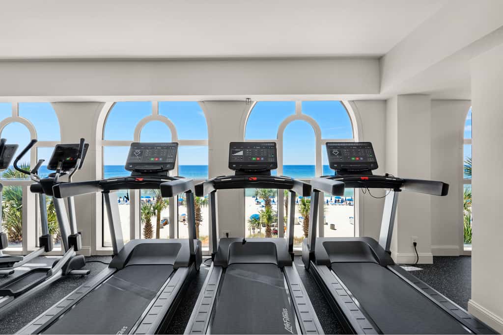 Lovely beachfront condo with Gulf views, pool & gym - steps to Pier Park