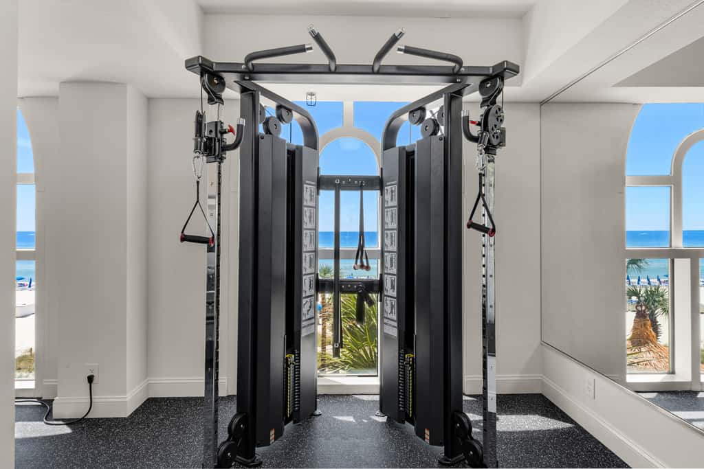 Lovely beachfront condo with Gulf views, pool & gym - steps to Pier Park