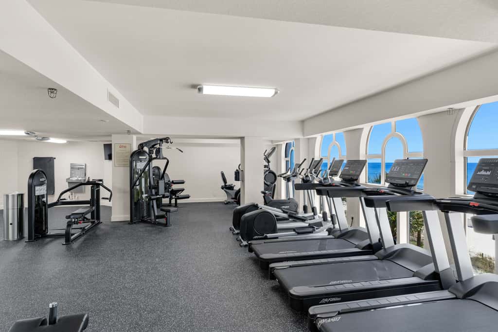 Lovely beachfront condo with Gulf views, pool & gym - steps to Pier Park