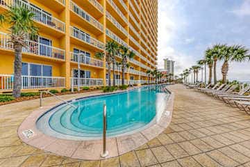 Lovely beachfront condo with Gulf views, pool & gym - steps to Pier Park