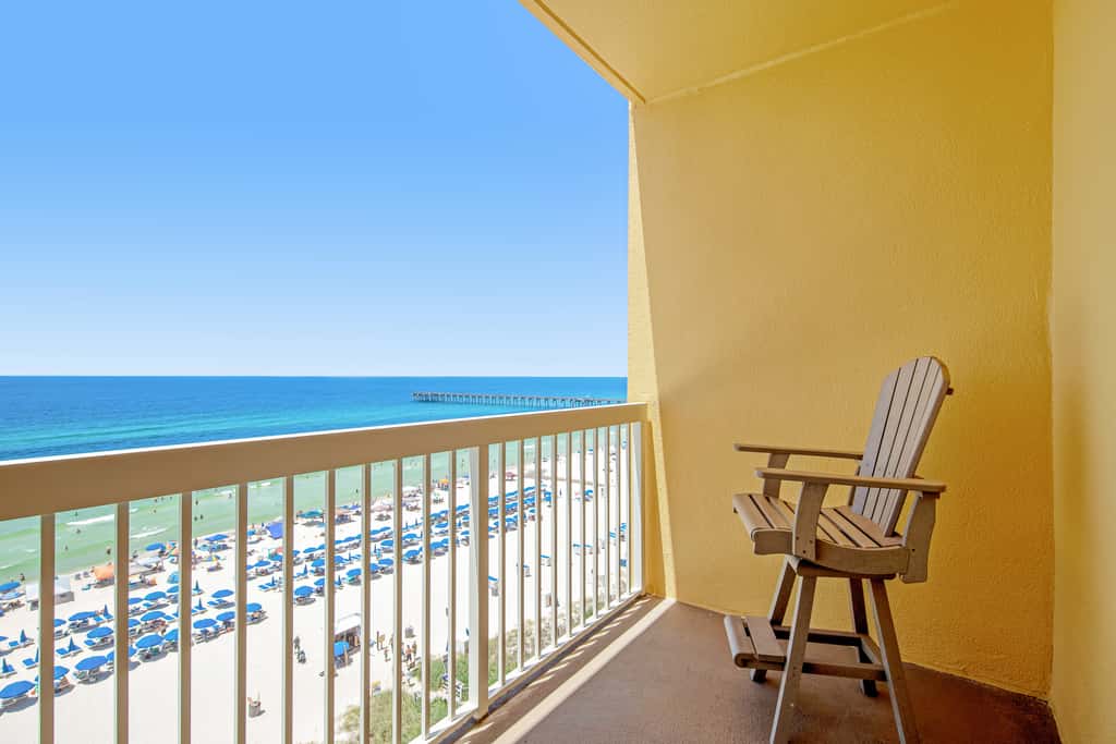Gulf-front condo with beautiful sunset views, pool, tiki bar, fitness room & W&D