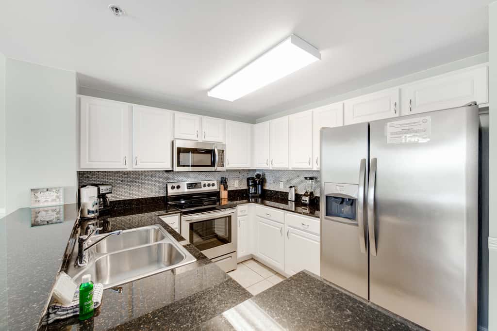 Gulf-front condo with beautiful sunset views, pool, tiki bar, fitness room & W&D