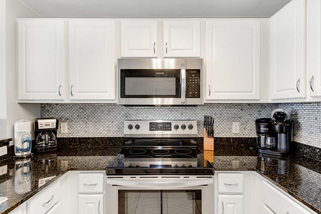 Gulf-front condo with beautiful sunset views, pool, tiki bar, fitness room & W&D
