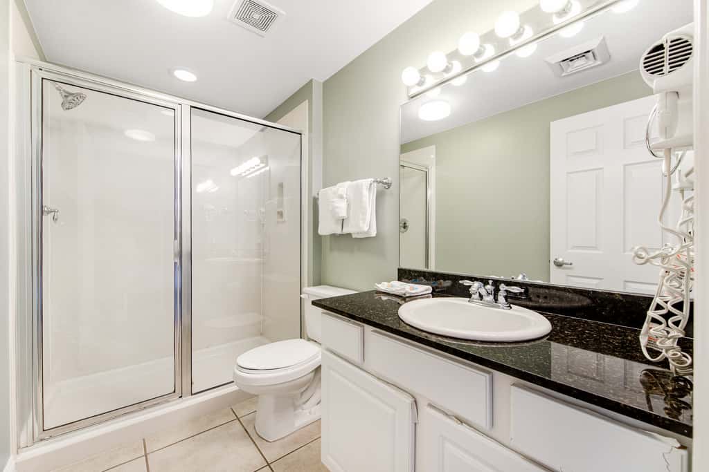 Gulf-front condo with beautiful sunset views, pool, tiki bar, fitness room & W&D