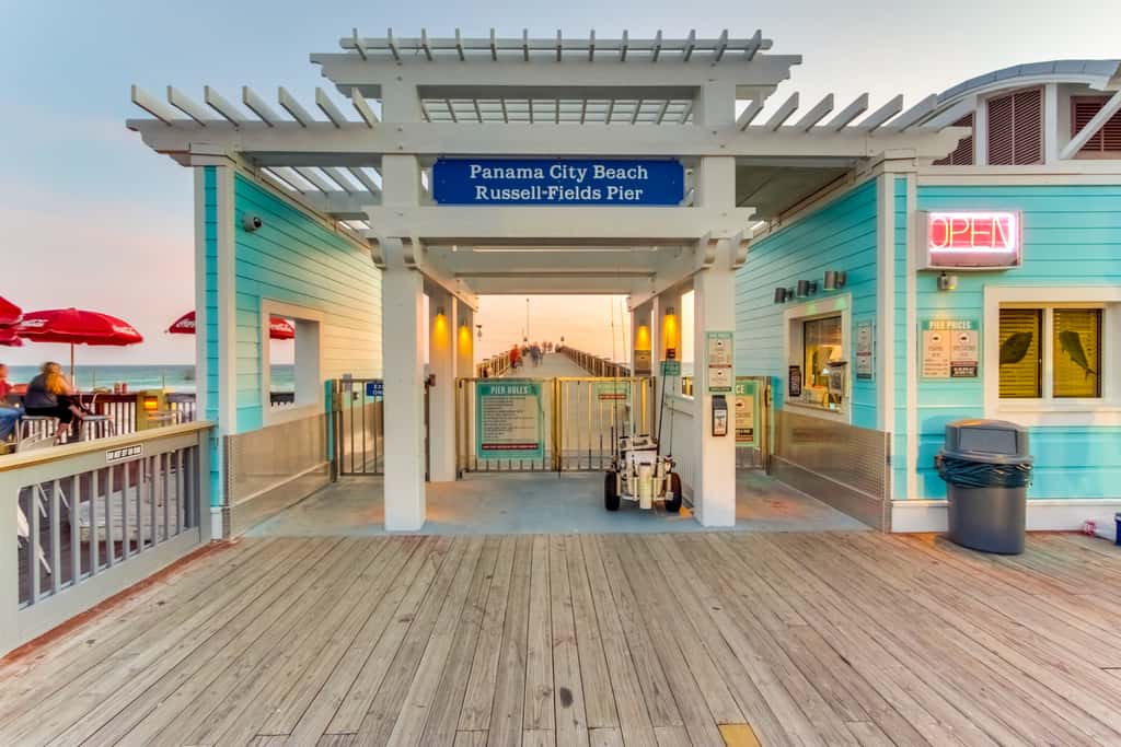 Gulf-front condo with beautiful sunset views, pool, tiki bar, fitness room & W&D