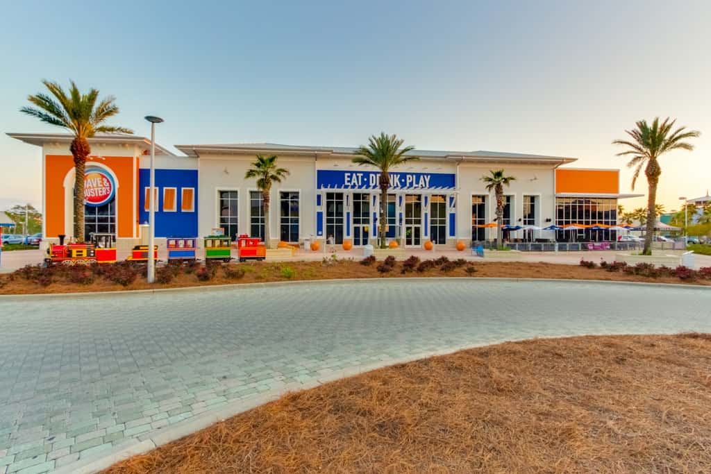 Gulf-front condo with beautiful sunset views, pool, tiki bar, fitness room & W&D