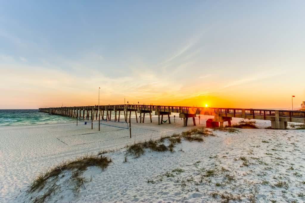 Gulf-front condo with beautiful sunset views, pool, tiki bar, fitness room & W&D