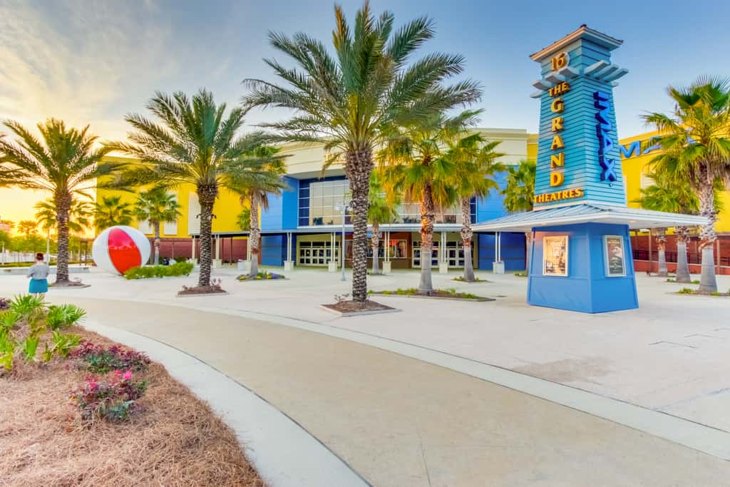 Gulf-front condo with beautiful sunset views, pool, tiki bar, fitness room & W&D