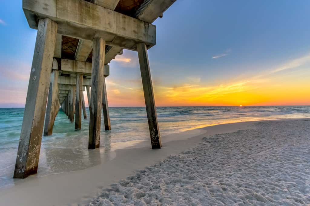 Gulf-front condo with beautiful sunset views, pool, tiki bar, fitness room & W&D