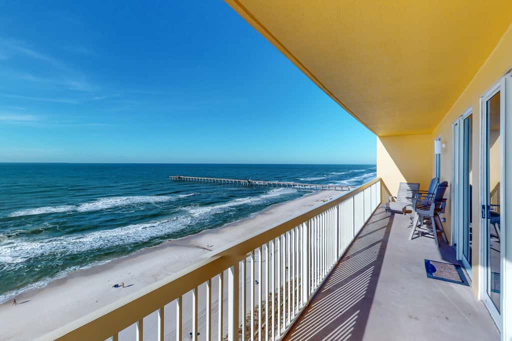 Beach-view, high-rise condo with pool - central location