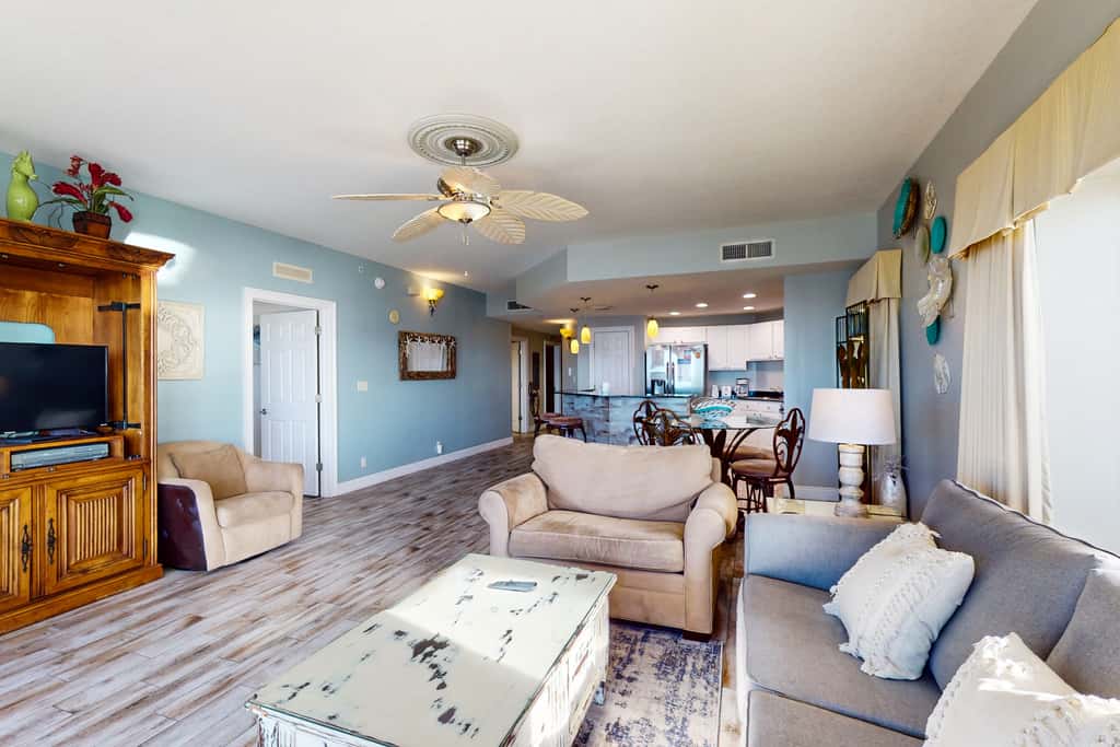Beach-view, high-rise condo with pool - central location