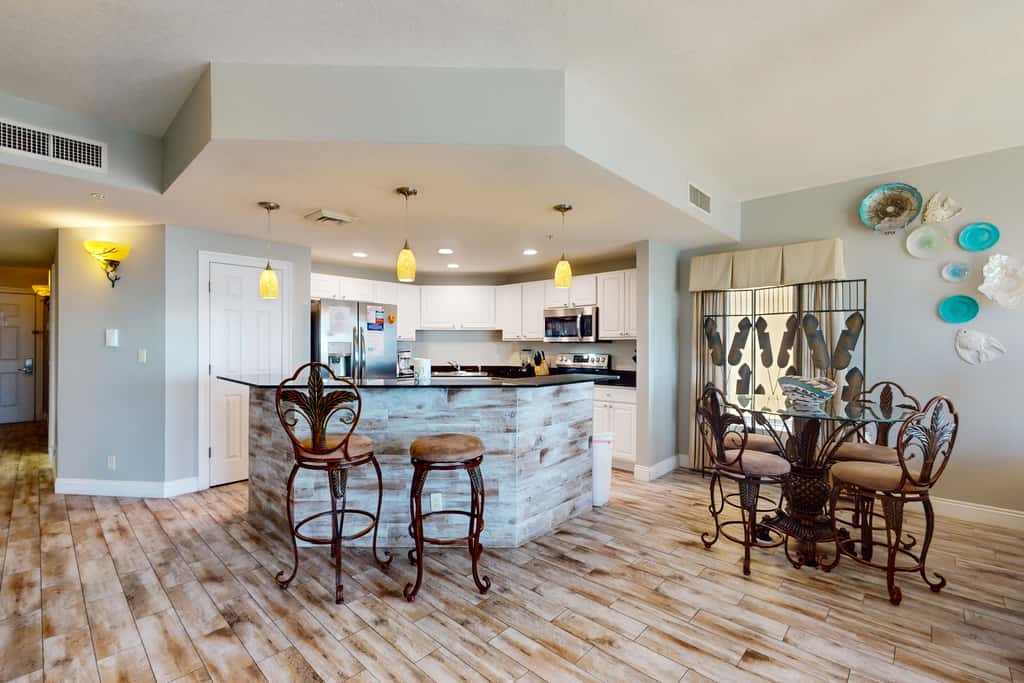Beach-view, high-rise condo with pool - central location