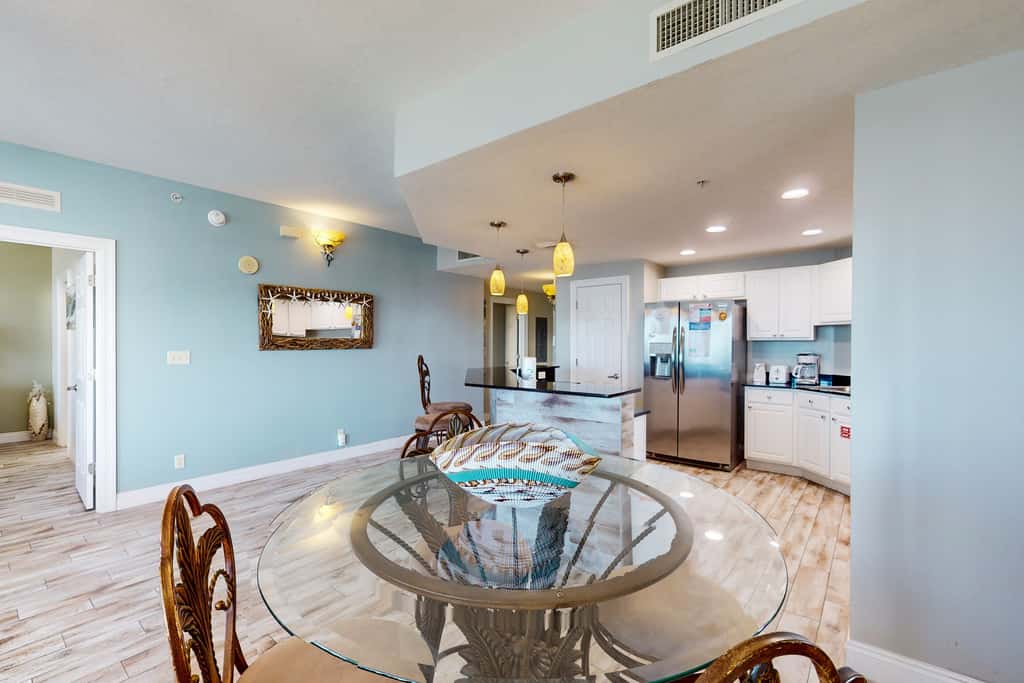 Beach-view, high-rise condo with pool - central location