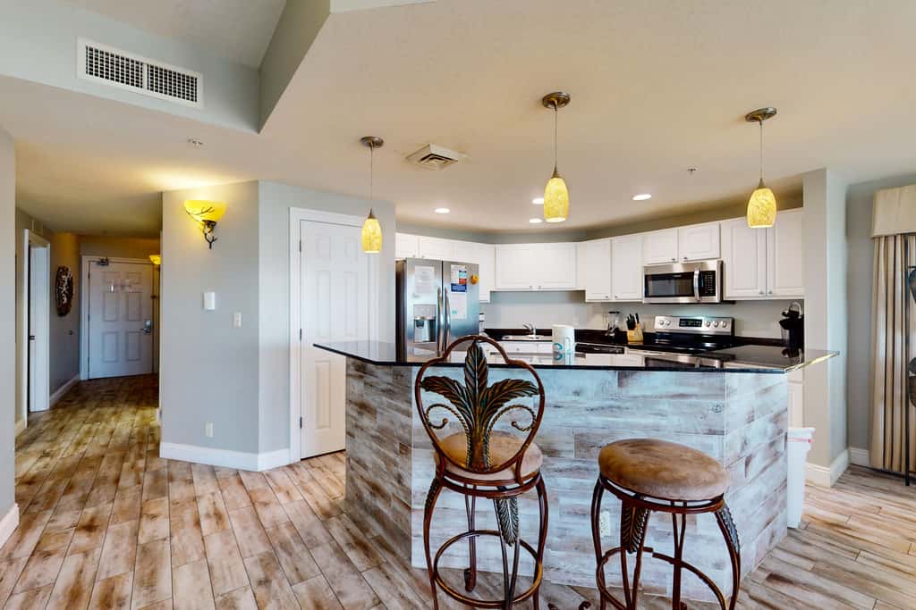 Beach-view, high-rise condo with pool - central location