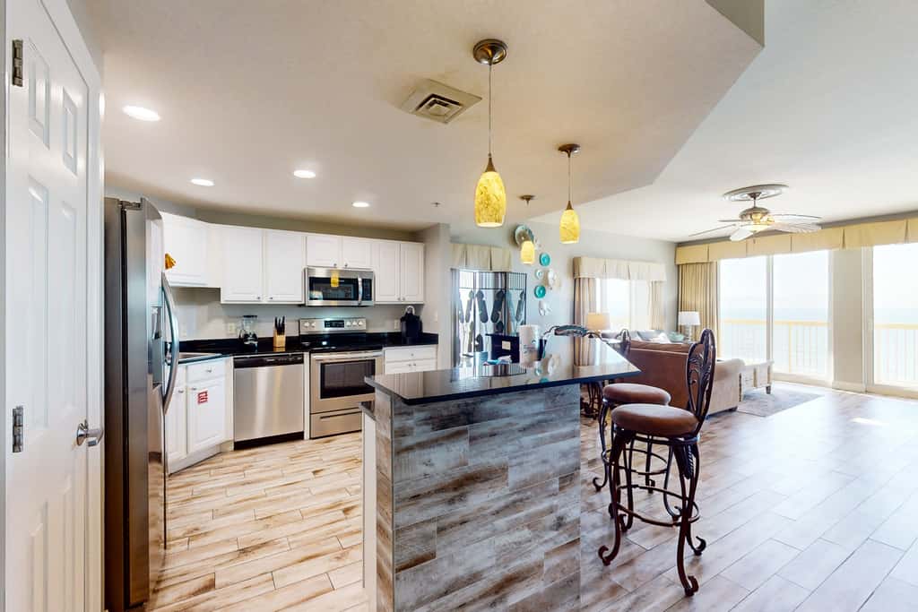 Beach-view, high-rise condo with pool - central location