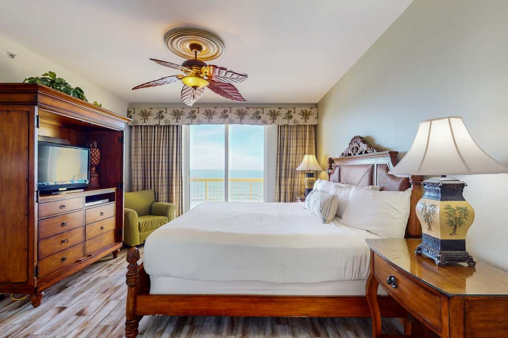 Beach-view, high-rise condo with pool - central location