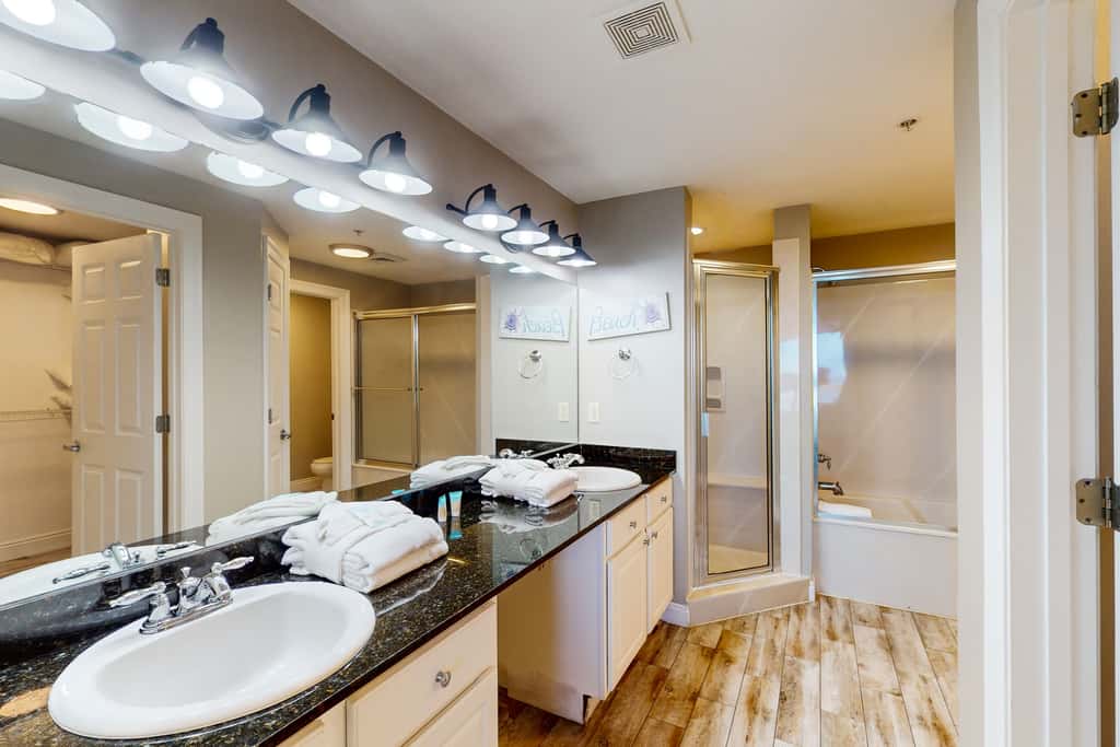 Beach-view, high-rise condo with pool - central location