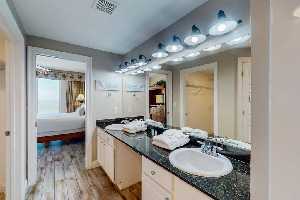 Beach-view, high-rise condo with pool - central location