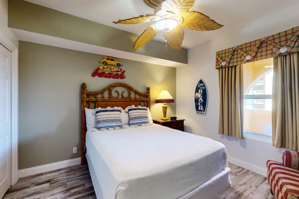 Beach-view, high-rise condo with pool - central location