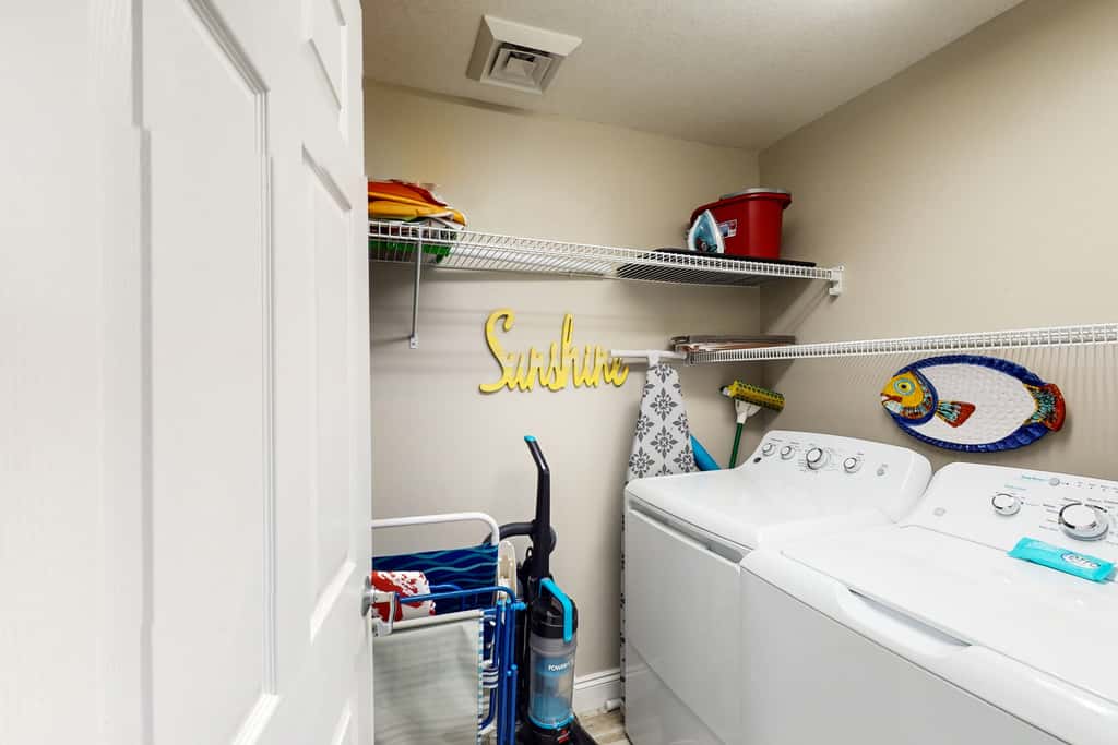 Beach-view, high-rise condo with pool - central location