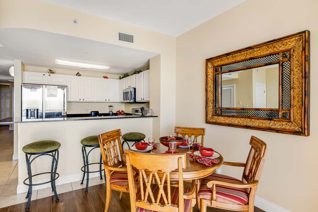 Waterfront condo with balcony, pools, gym & central AC