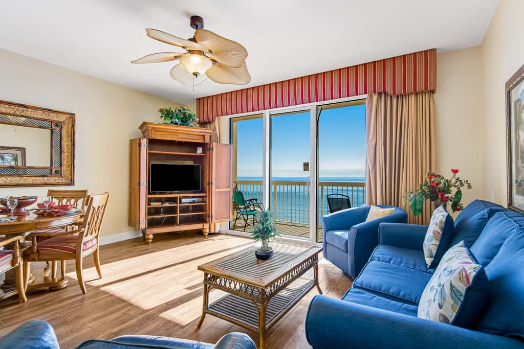 Waterfront condo with balcony, pools, gym & central AC