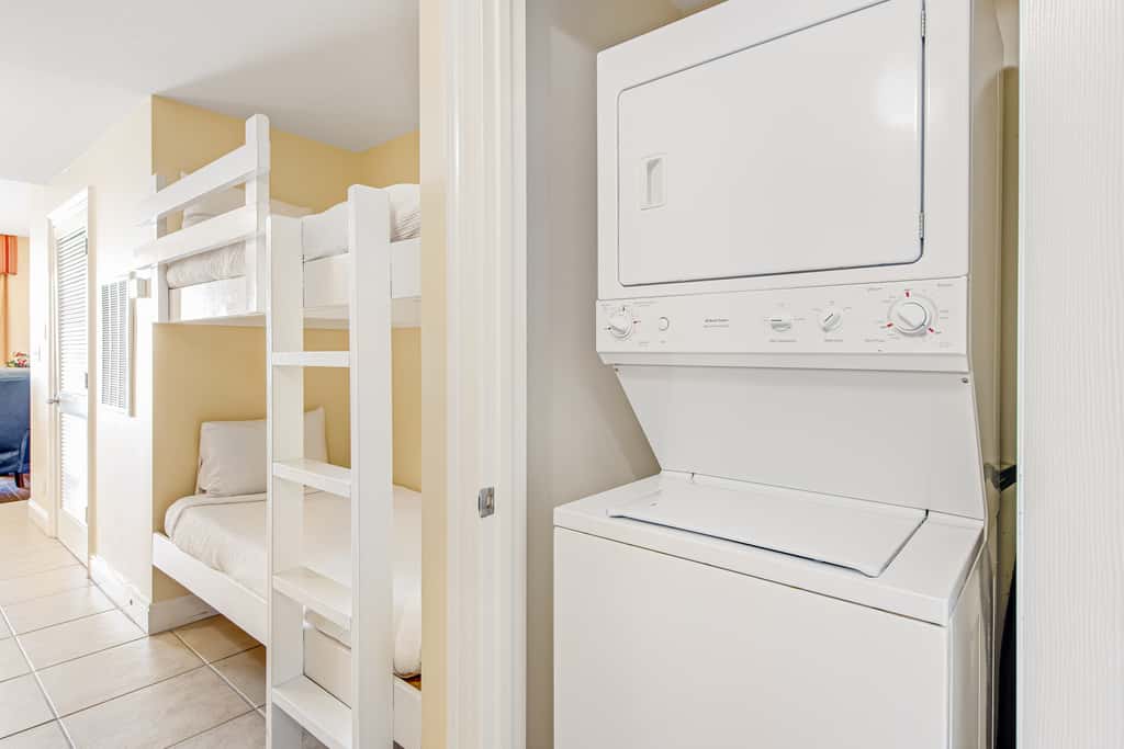 Waterfront condo with balcony, pools, gym & central AC