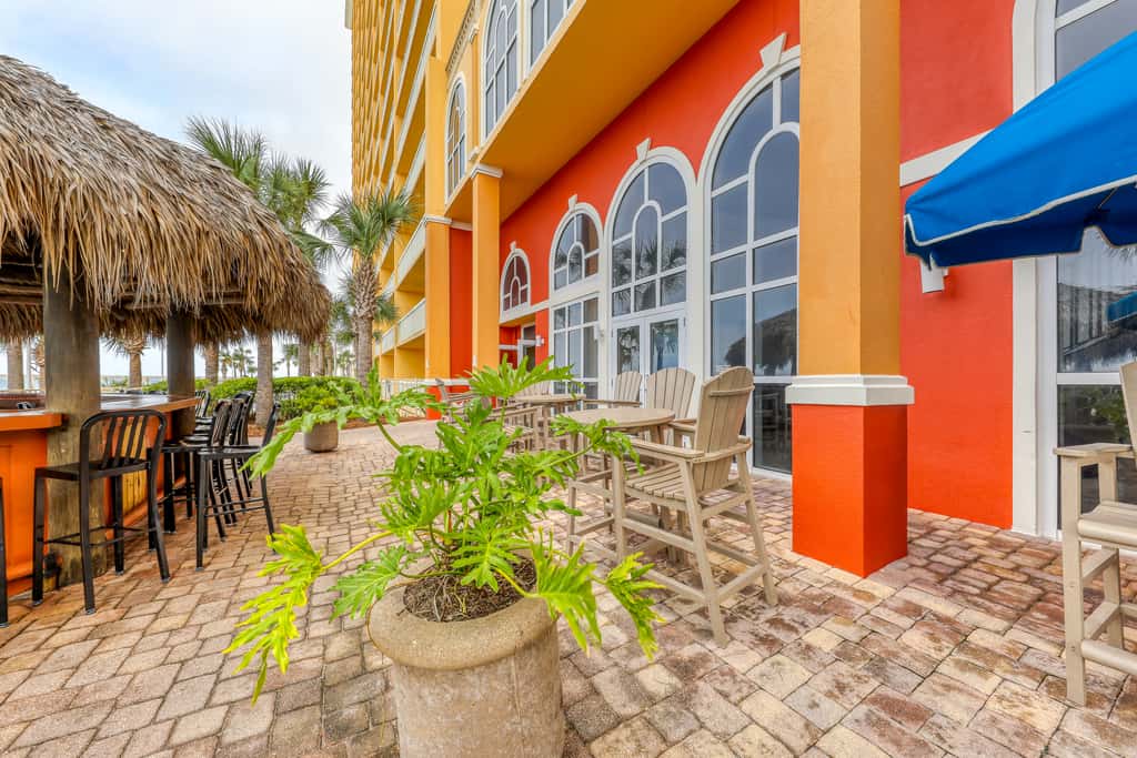 Waterfront condo with balcony, pools, gym & central AC