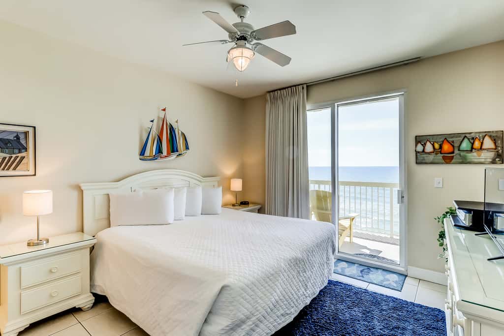 Beautiful gulf front condo with ocean views, free WiFi, & amenity access