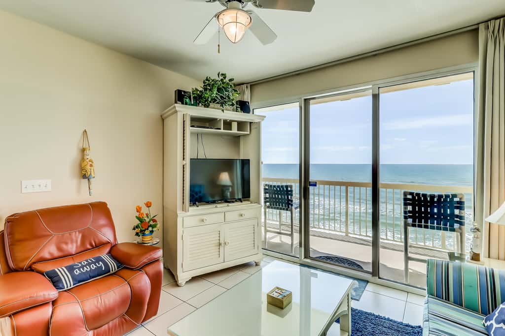 Beautiful gulf front condo with ocean views, free WiFi, & amenity access