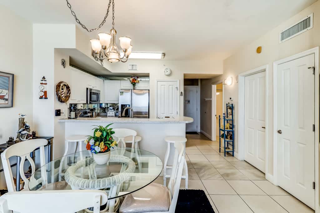 Beautiful gulf front condo with ocean views, free WiFi, & amenity access
