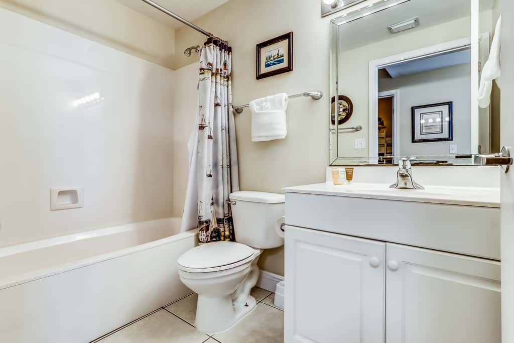 Beautiful gulf front condo with ocean views, free WiFi, & amenity access