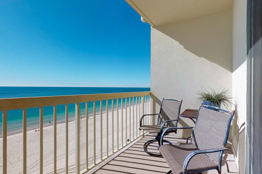 Oceanfront condo with scenic balcony, washer & dryer - pool, hot tub, tennis access