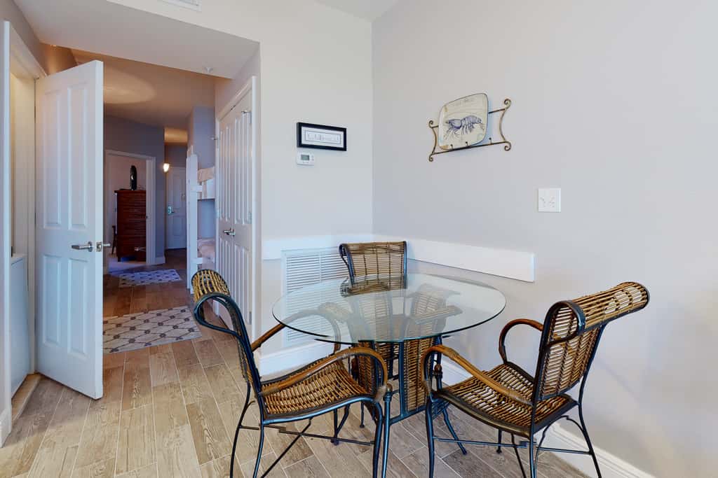 Oceanfront condo with scenic balcony, washer & dryer - pool, hot tub, tennis access