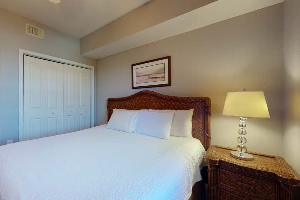 Oceanfront condo with scenic balcony, washer & dryer - pool, hot tub, tennis access