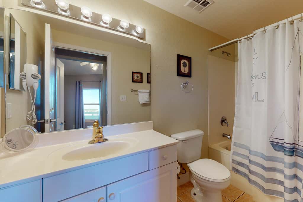 Oceanfront condo with scenic balcony, washer & dryer - pool, hot tub, tennis access