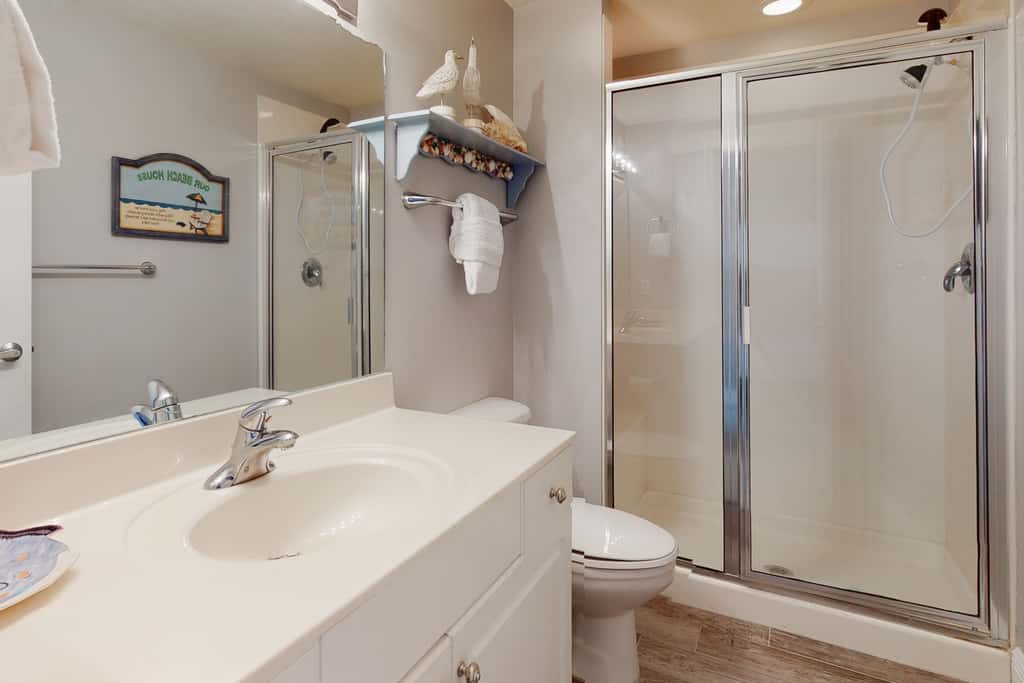 Oceanfront condo with scenic balcony, washer & dryer - pool, hot tub, tennis access