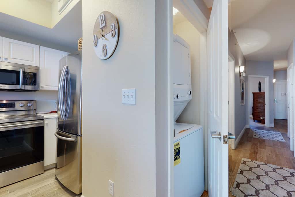 Oceanfront condo with scenic balcony, washer & dryer - pool, hot tub, tennis access