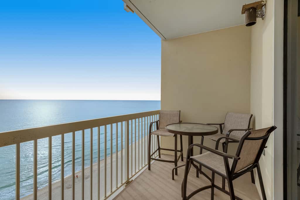 Beachfront condo with Gulf views, pools, hot tub & free beach chair service