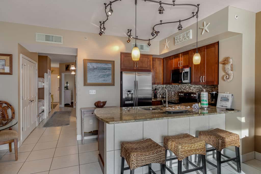 Beachfront condo with Gulf views, pools, hot tub & free beach chair service
