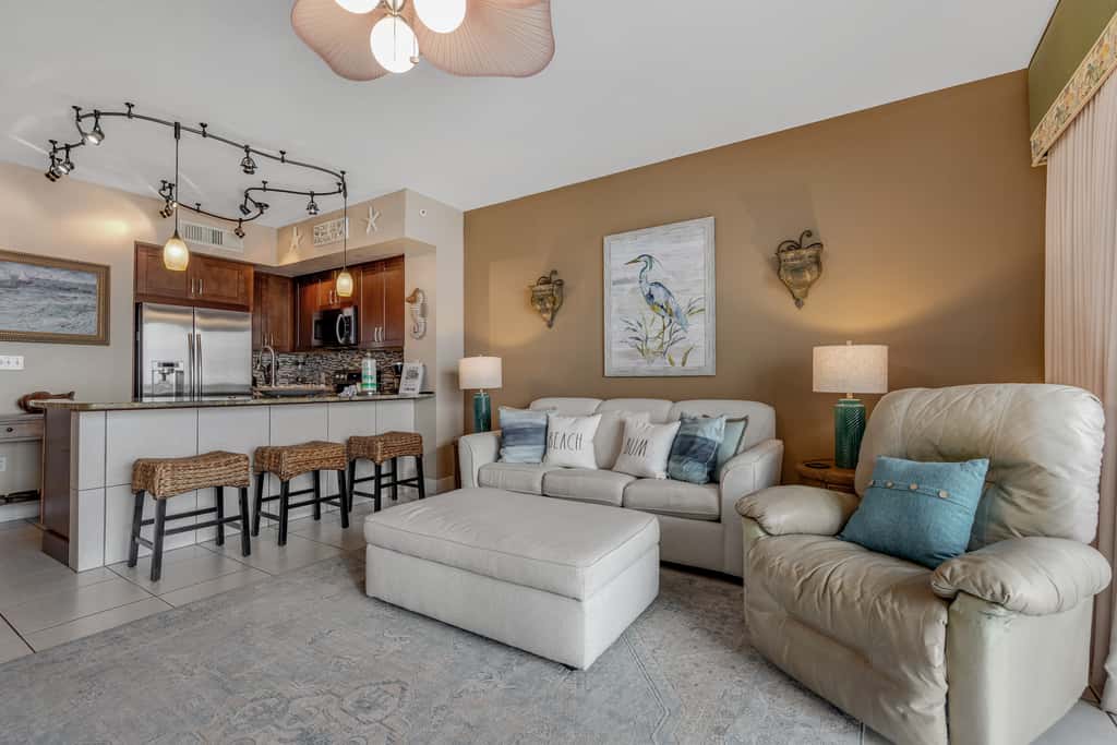 Beachfront condo with Gulf views, pools, hot tub & free beach chair service