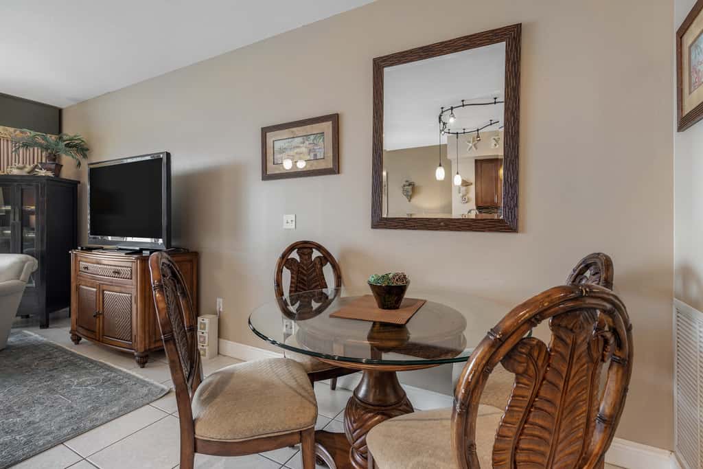 Beachfront condo with Gulf views, pools, hot tub & free beach chair service