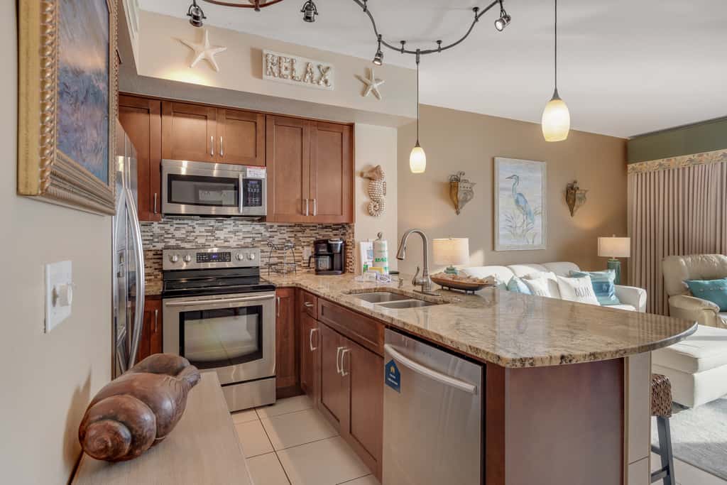Beachfront condo with Gulf views, pools, hot tub & free beach chair service