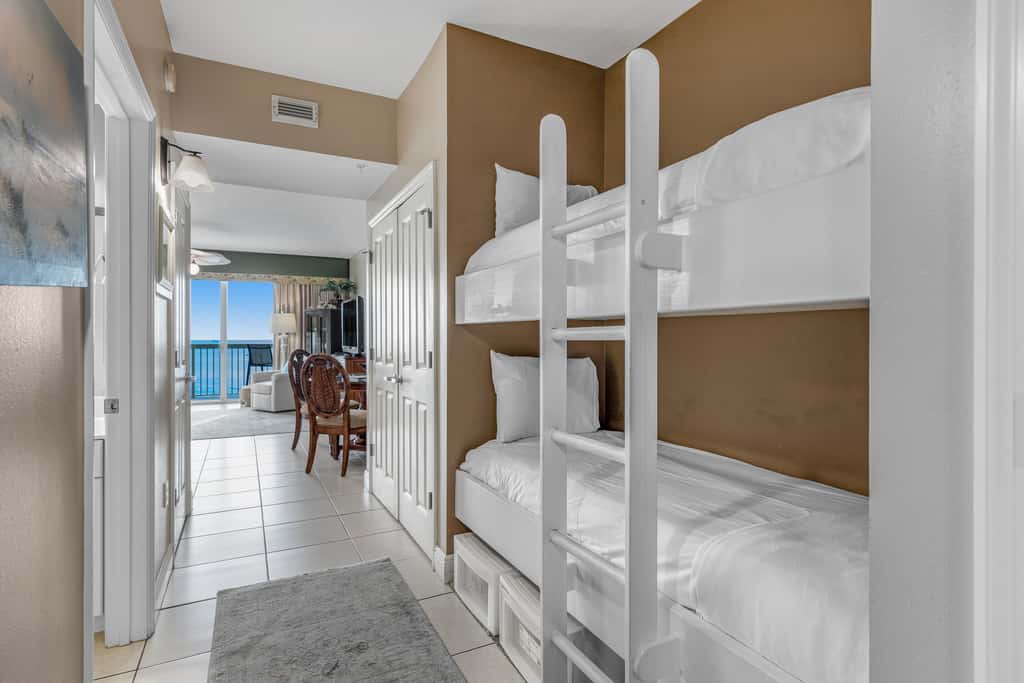Beachfront condo with Gulf views, pools, hot tub & free beach chair service