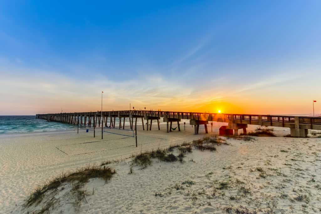 Beachfront condo with Gulf views, pools, hot tub & free beach chair service