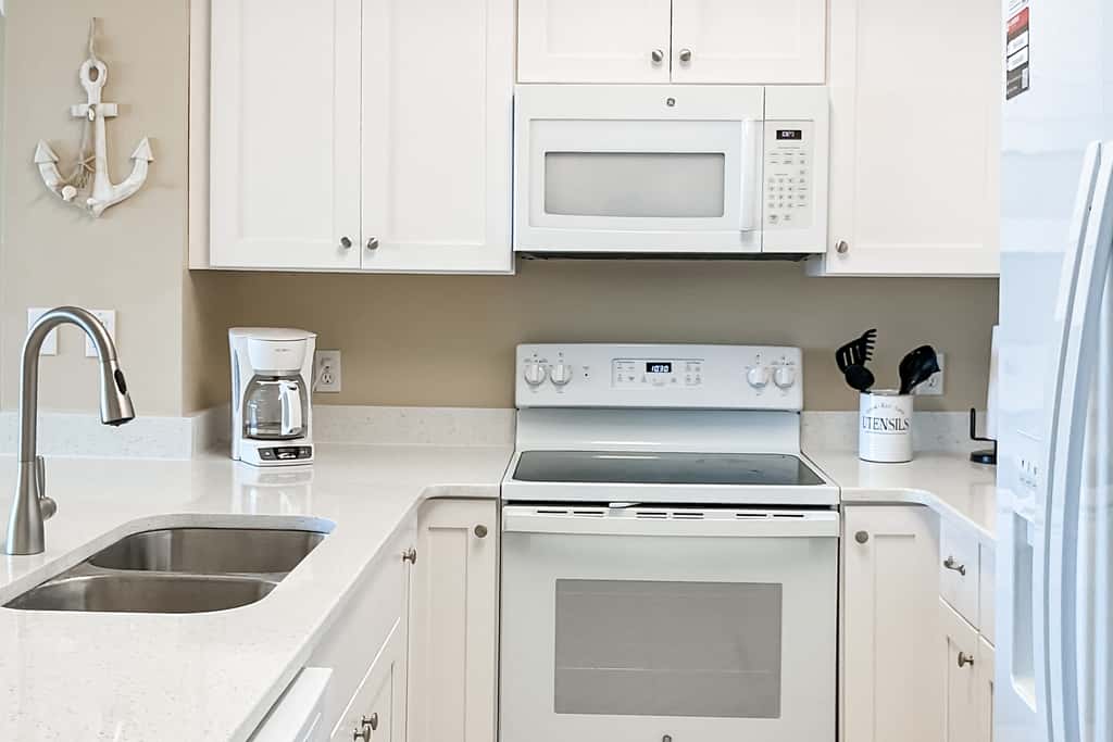 Deluxe Condo Unit! Master BR on Gulf side, Double long Balcony & Guestroom