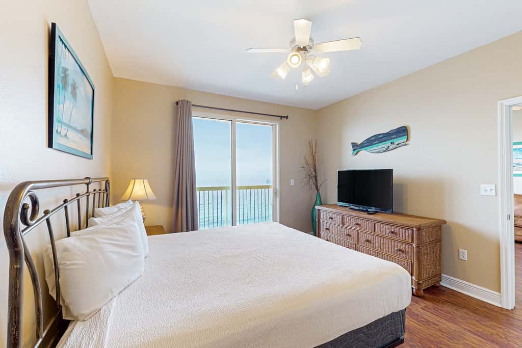 Deluxe Condo Unit! Master BR on Gulf side, Double long Balcony & Guestroom