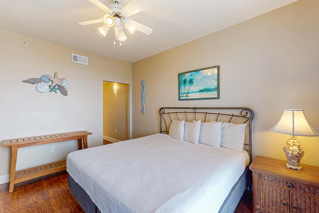 Deluxe Condo Unit! Master BR on Gulf side, Double long Balcony & Guestroom